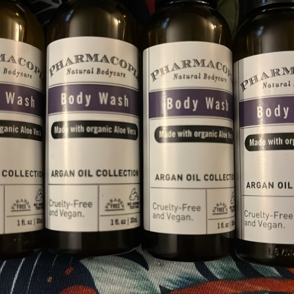 NWOT.. 16 Pharmacopia samples - Picture 2 of 6